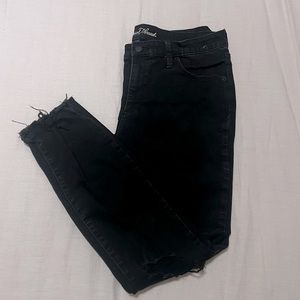 Universal Thread Mid Rise Skinny Women’s Size 14/32R Black Distressed Denim